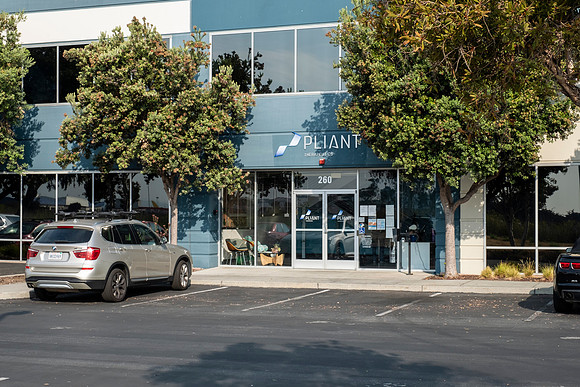 pliant-8576